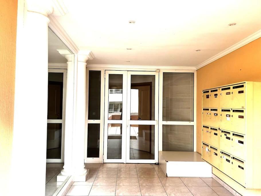 Superbe Studio Climatise Avec Terrasse Proche Mer Cagnes-sur-Mer Exterior foto
