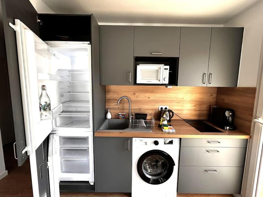 Superbe Studio Climatise Avec Terrasse Proche Mer Cagnes-sur-Mer Exterior foto